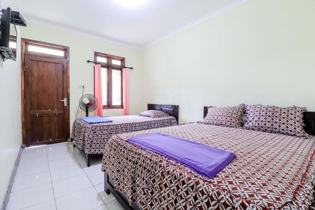 Rock Garden Homestay & Resto Tepus Exterior photo